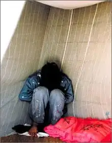 两未成年女孩遭爷爷猥亵趴孙女身上行事组图