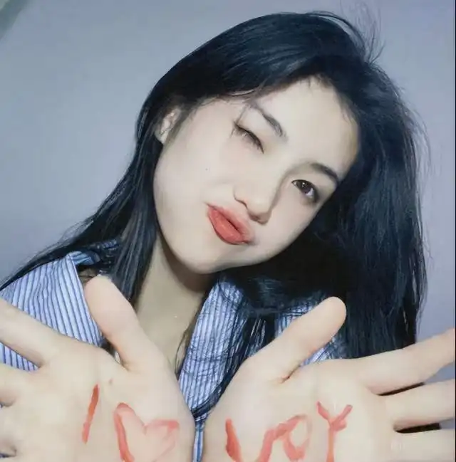美如天仙夏思凝生活照更美丽,跨栏女神曾学跳舞7年气质出众