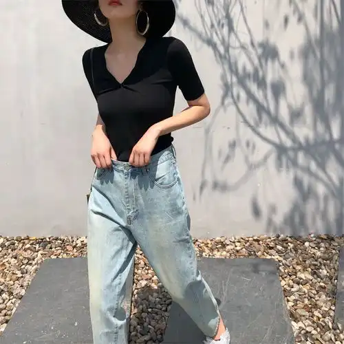 上身肉多的女人,别穿这3种上衣,太太太太显壮