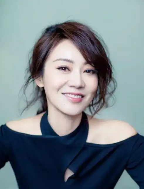为什么女人年纪大了喜欢剪短发显年轻是关键,看闫妮就知道