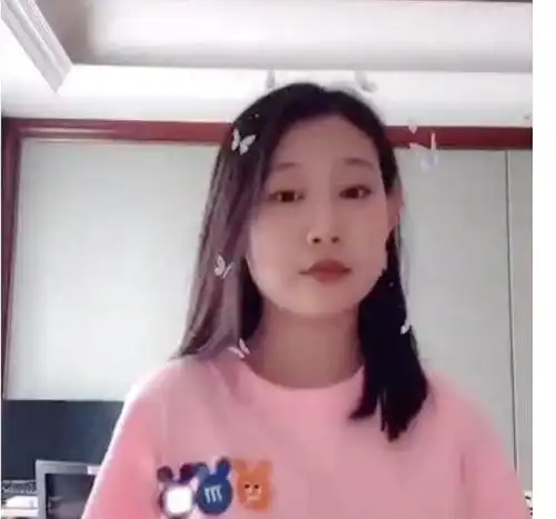 最丑星二代小沈阳15岁女儿沈佳润晒跳舞视频,她是如何变漂亮的