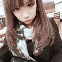 白皙的皮肤绝美的阿宝色唯美女生头像图片,嘴边带着微笑