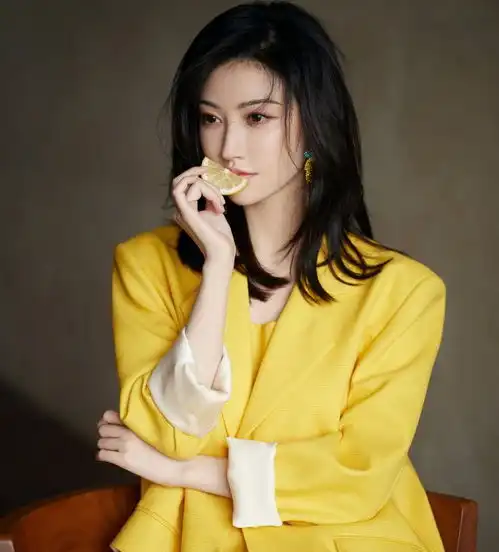 硬捧不红的景甜,靠自己的努力变成人间富贵花