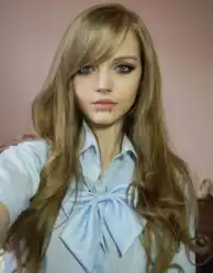 美16岁美少女爆红网络被称会走路的充气娃娃