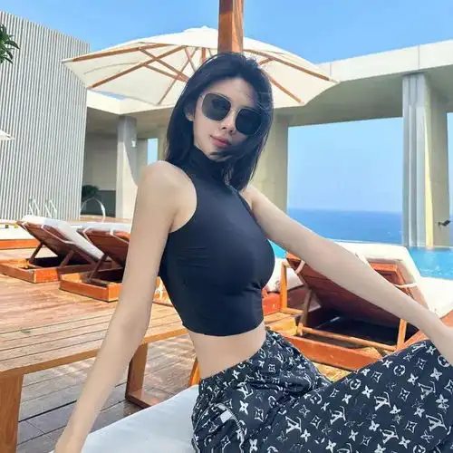 美女墨镜一带谁都不爱