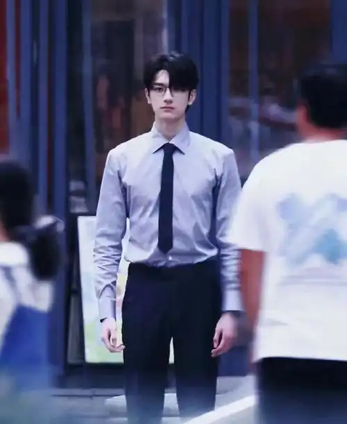 当男生戴上眼镜后会有什么变化呢