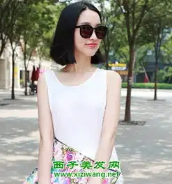 女生中分直短发发型造型