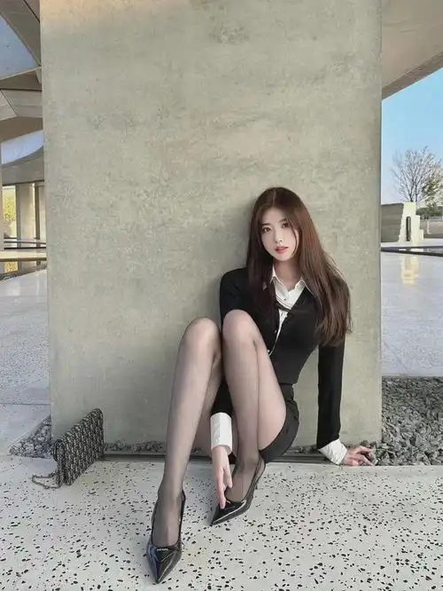 美女网红模特米诺儿,黑丝长腿绝了