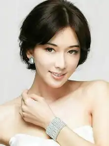 郭碧婷杨幂领衔当红女星爱中分