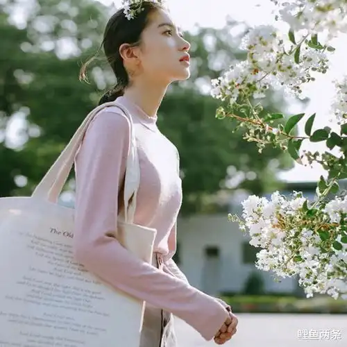 凌晨2点下班,女人冒雨回家,也不愿给结婚9年的老公打电话