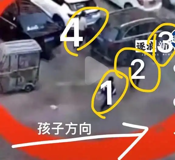 奔驰女司机碾压2名儿童后停了会又驾车离去车上至少4人,都装瞎