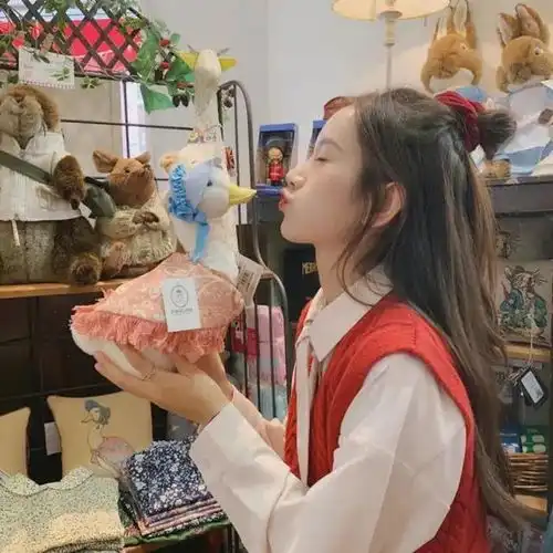 女生头像我的脑袋是个小小星球,每天只有你开着月亮列车巡游