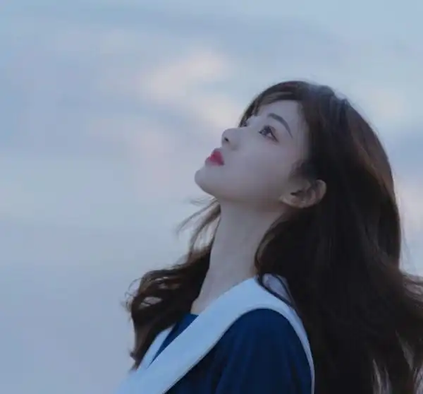 全网超火伤感意境女生头像淡淡的忧伤