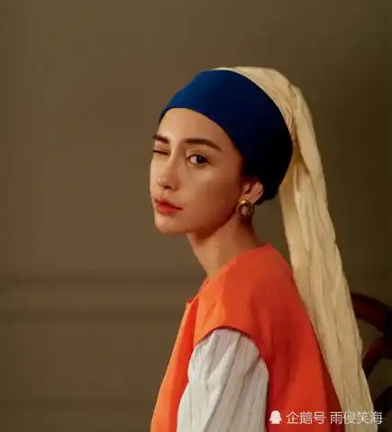 杨颖cos古典名画,诠释法式贵族少女奢华优雅,剪刀手却被吐槽
