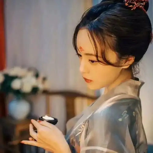 意境古风女生头像万物更新旧疾当愈长安常在