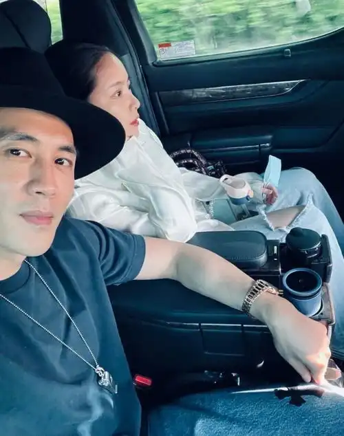 杜淳老婆晒日常,豪车名表被网友酸老公送的霸气反呛自己赚的
