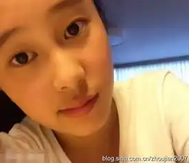杨子12岁女儿自拍照曝光甜美显成熟