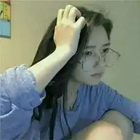 带圆眼镜的女生头像戴复古圆眼镜的女生头像