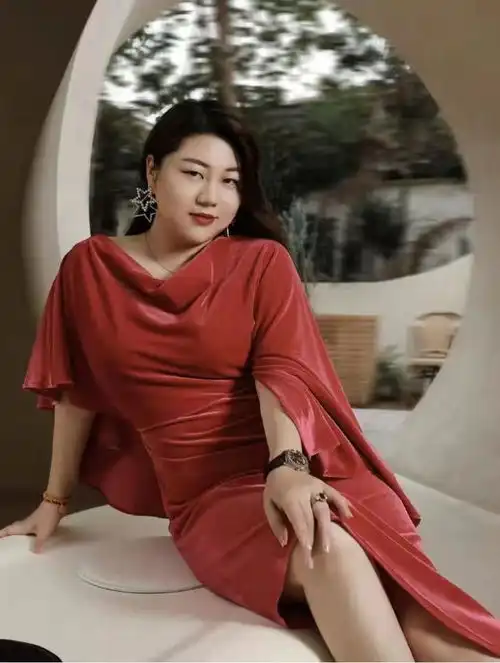 杨天真与范冰冰合照,气质丝毫不差,微胖女生这样穿搭就对了