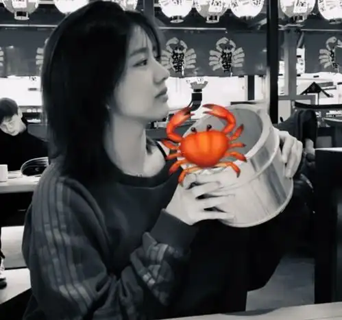 章子怡晒全家福为儿子庆生,继女小苹果美出新高度,撞脸陈妍希
