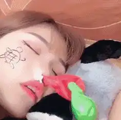 开心一刻女老板不停干呕,我开玩笑说是不是我的,结果她说