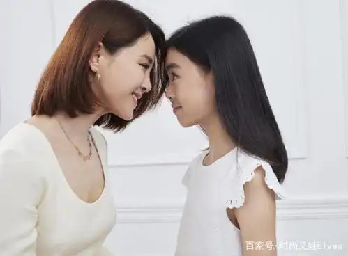 佟大为一家四口美照,40岁关悦白裙好低调,肤质跟12岁女儿一样嫩