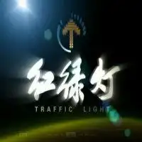 女子驾车犯困撞上路旁护栏