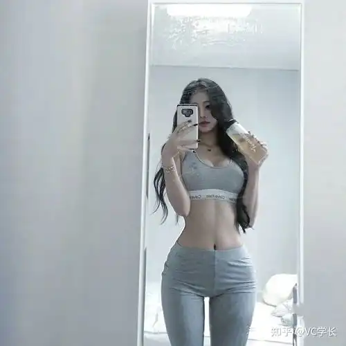 紧身牛仔裤美女,身材紧致