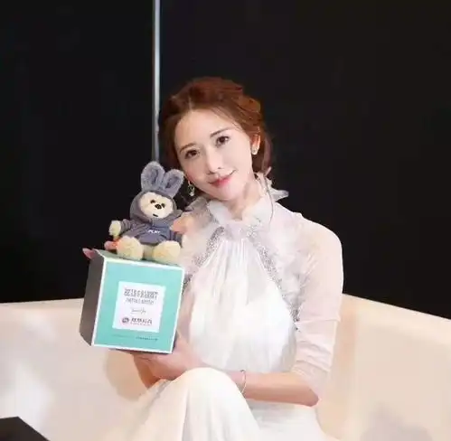 少女心炸裂小心,这里有萌物gocinc兔兔熊充电宝礼盒装10000ma超大容量,轻松充满3个手机圣诞礼物知道送什么