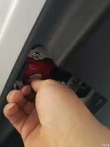 更换倒车牌照灯,为黑夜点亮一盏明灯