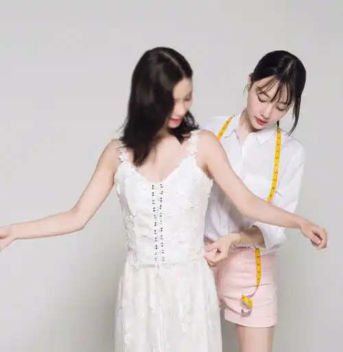 李小璐复出无望,转行做服装,之前已出掉手中最后一张王牌
