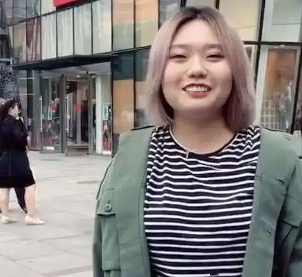 北大最土女生李雪琴爆火吴亦凡对她喊话,李诞说她天赋异禀,杨天真帮她和王建国拉cp