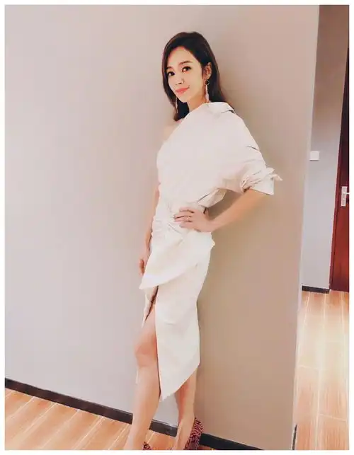 时尚名媛气质台湾影视演员美女明星侯佩岑优雅写真