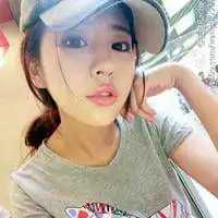 qq头像带字的女生