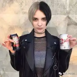 靠发型爆红ins造型百变的乌克兰精灵少女katiewestwood