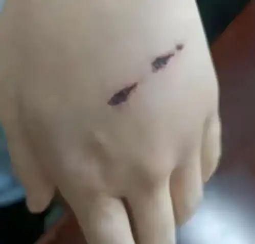 陕西13岁女孩被胁迫,嫖客发现后将其救出,网友真男人