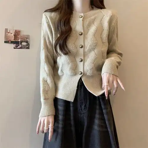 今年流行的漂亮毛衣女秋冬季新款高级感气质显瘦上衣别致针织开衫