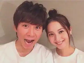 日本最美容颜佐佐木希与搞笑艺人渡部建宣布结婚