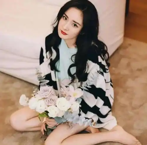杨幂潜规则已经是公开的秘密了,只要资源给到位,陪睡很正常