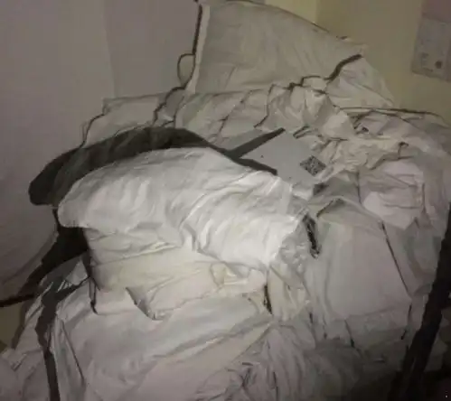 清洁大妈酒店2种脏东西最好别用,女孩退房留的,太不检点