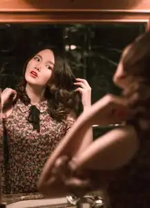 昏暗私房内的碎花裙红唇美女娇艳可人3