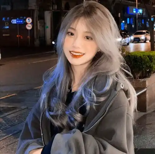 笑起来特别治愈的甜妹头像