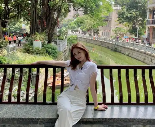 周洁琼仙女装美成女神,身材只有86斤,靠一吃一动不怕胖
