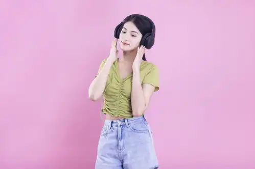 粉色背景里戴着耳机的亚洲美女,女性女人,人物百态,摄影素材,汇图网