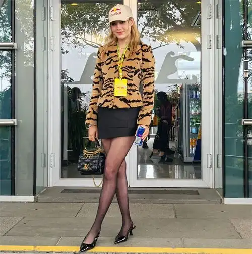 谷爱凌见姚明名场面1米75的大长腿美女,在他面前却像1米4儿童