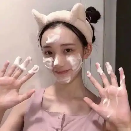 头像你们什么都有,我只有一堆烟头和火辣的酒