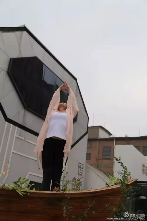 洛阳最艺术气息的地方,一大早瑜伽美女如云,摄影师云集
