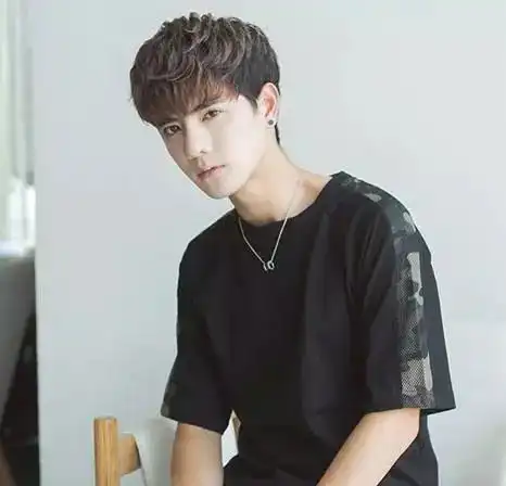 男生发型1728岁男生青睐的发型,看这7种就够了