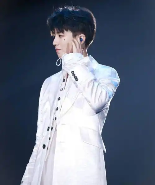 古装不行还要女装tfboys被p成古风美女,最后一个很令人惊艳
