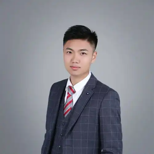 从浪漫花艺师到燃情房产经纪人,他的人生一直在逐梦